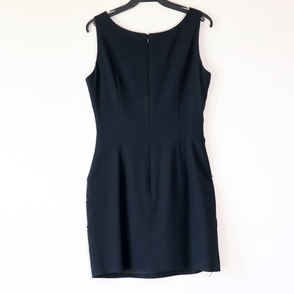 Vintage sleeveless figure-flattering short black cocktail dress - Picture 8 of 9